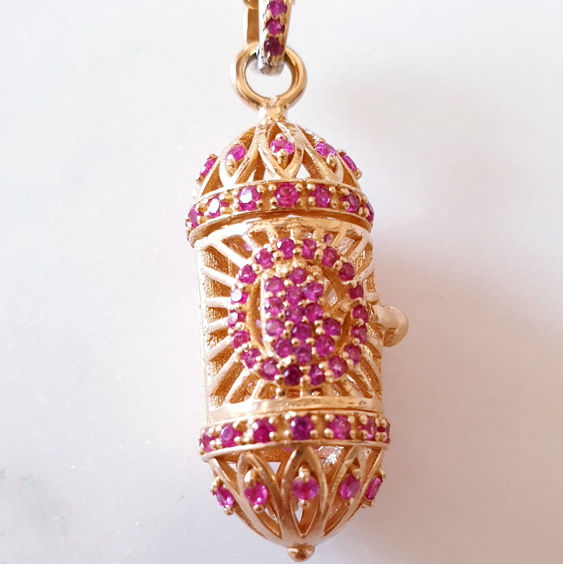 fushia sefer hands (1)