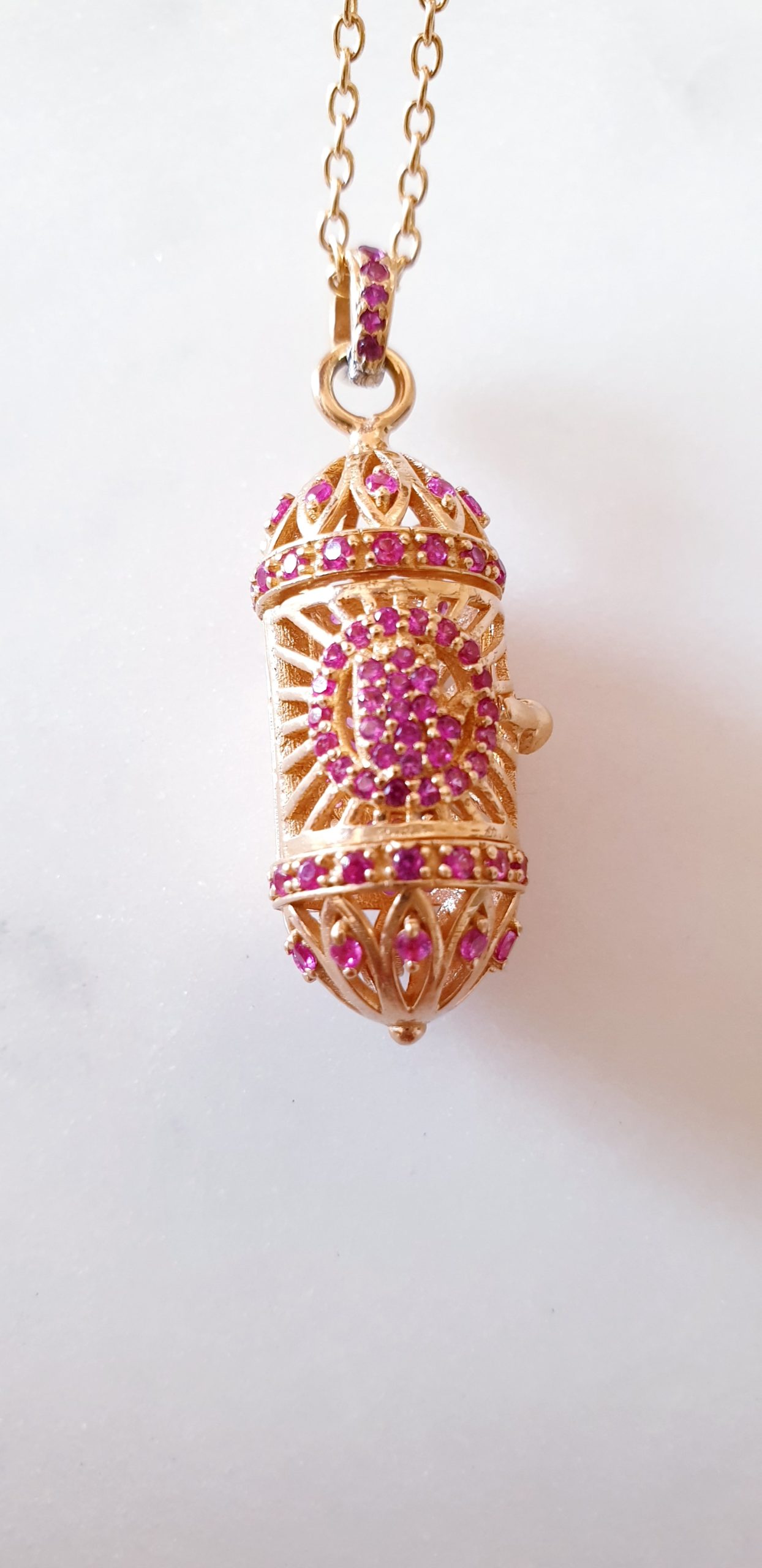 fushia sefer hands