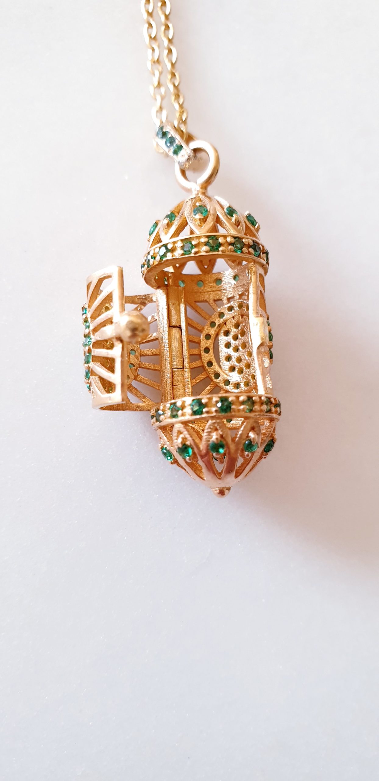 green sefer hands (1)