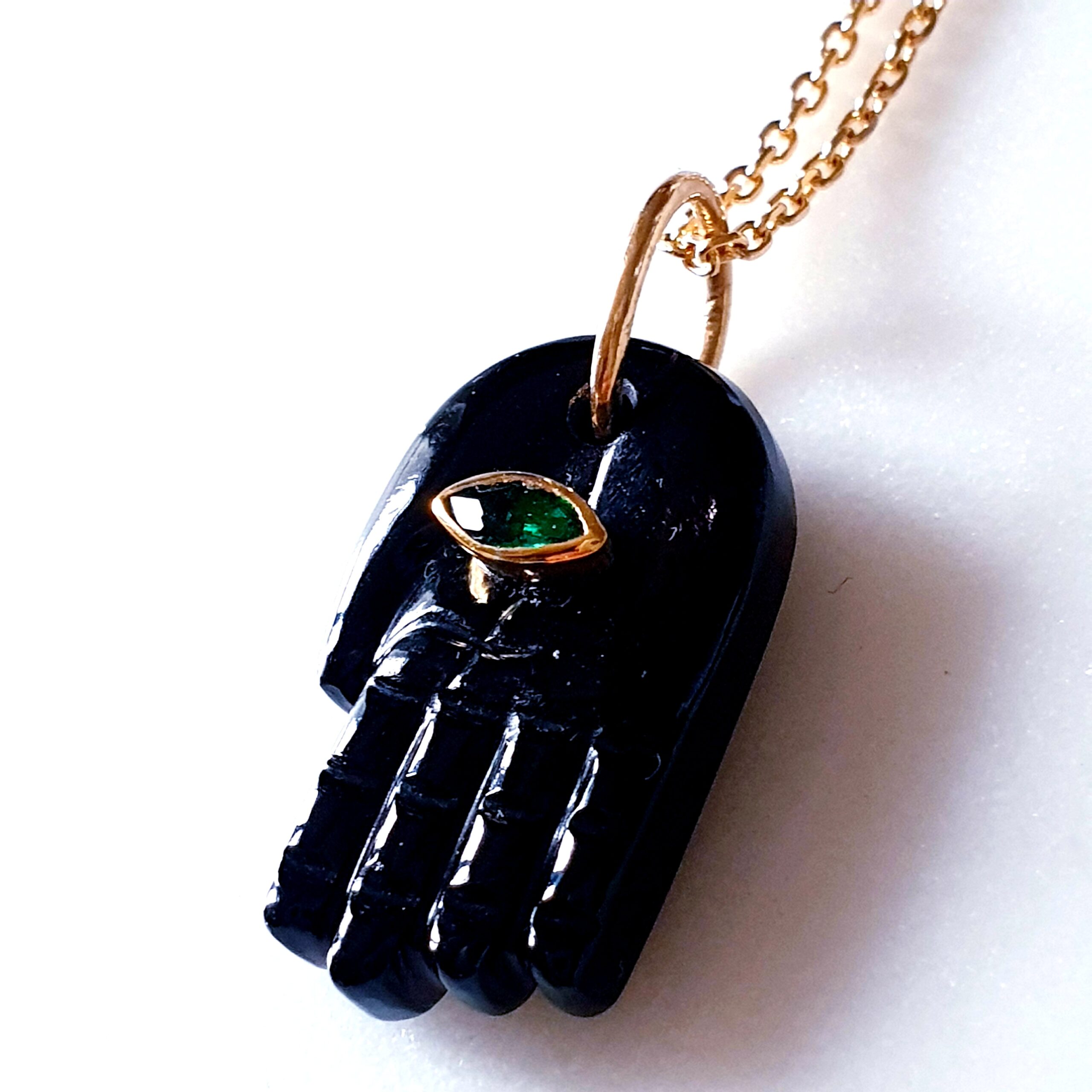 mona onyx noire