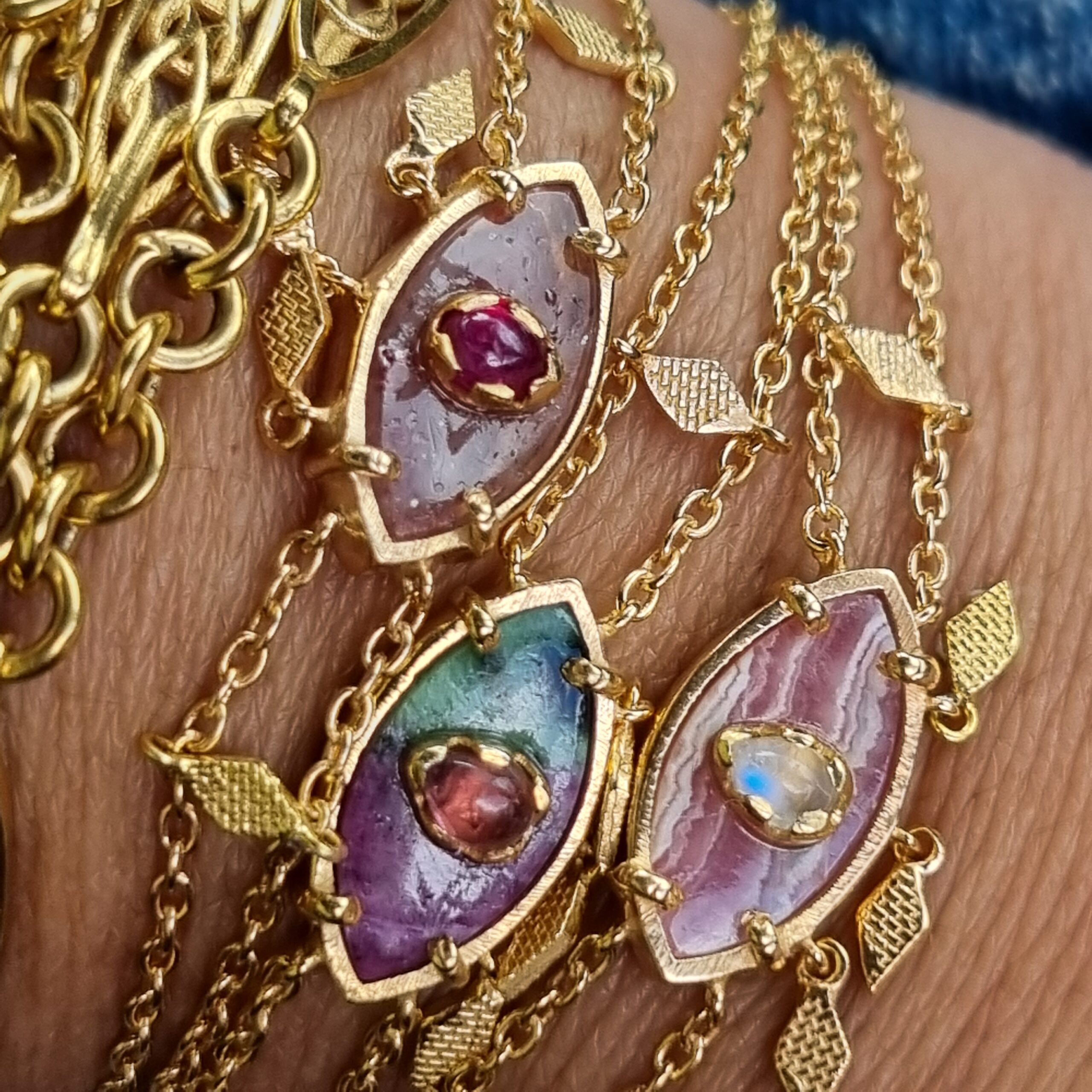 bracelet porté ruby zoi